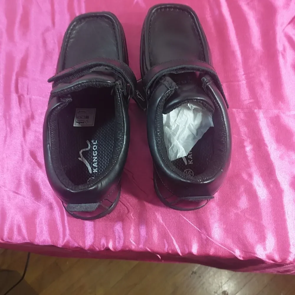 KANGOL Big Kid SZ 5.5 Slip On Hook And Loop Leather Casual Shoes Black NWT.